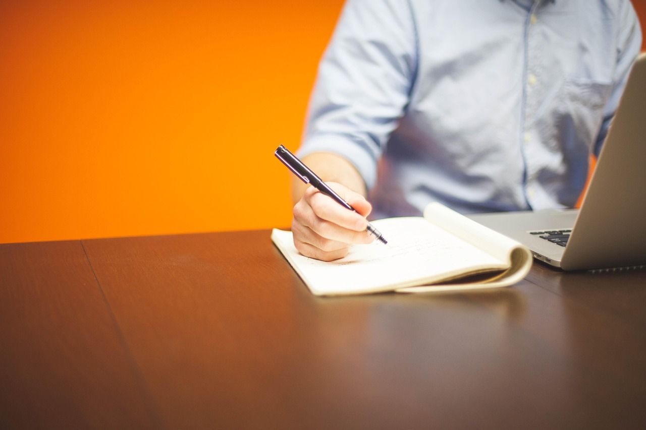 entdecken sie, wie ein ergonomischer arbeitsplatz ihre gesundheit und produktivität steigert. tipps & lösungen zur optimalen arbeitsplatzgestaltung für mehr wohlbefinden im büro.